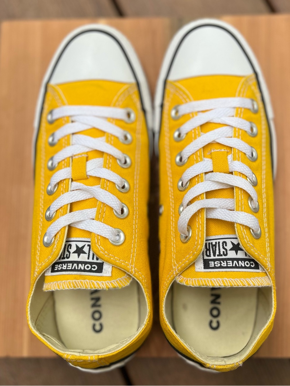 Converse Chuck Taylor All Star Low Top in Lemon Chrome /Golden Women’s Size 7